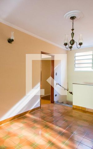 Casa à venda com 375m², 4 quartos e 5 vagas Casa à venda com 375m², 4 quartos e 5 vagasSala