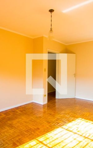 Casa à venda com 375m², 4 quartos e 5 vagas Casa à venda com 375m², 4 quartos e 5 vagasQuarto 2