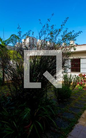 Casa à venda com 375m², 4 quartos e 5 vagas Casa à venda com 375m², 4 quartos e 5 vagasJardim/Quintal