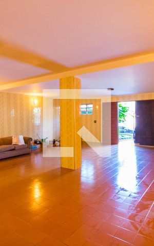 Casa à venda com 375m², 4 quartos e 5 vagas Casa à venda com 375m², 4 quartos e 5 vagasGaragem