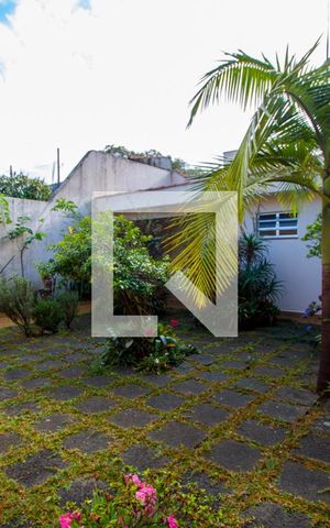 Casa à venda com 375m², 4 quartos e 5 vagas Casa à venda com 375m², 4 quartos e 5 vagasJardim/Quintal