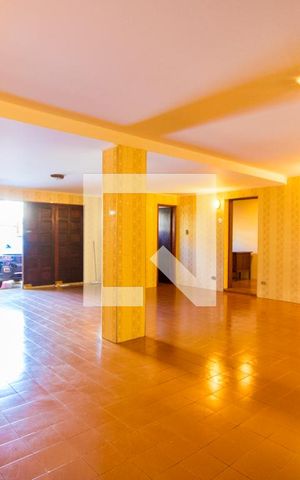 Casa à venda com 375m², 4 quartos e 5 vagas Casa à venda com 375m², 4 quartos e 5 vagasGaragem