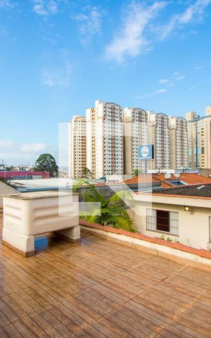 Casa à venda com 375m², 4 quartos e 5 vagas Casa à venda com 375m², 4 quartos e 5 vagasTerraço