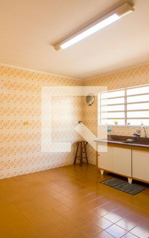 Casa à venda com 375m², 4 quartos e 5 vagas Casa à venda com 375m², 4 quartos e 5 vagasCozinha