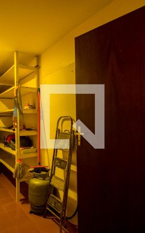 Casa à venda com 375m², 4 quartos e 5 vagas Casa à venda com 375m², 4 quartos e 5 vagasDepósito