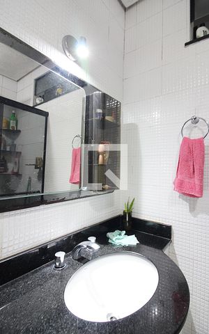 Casa à venda com 244m², 4 quartos e 2 vagasQuarto 1 - Suíte Banheiro