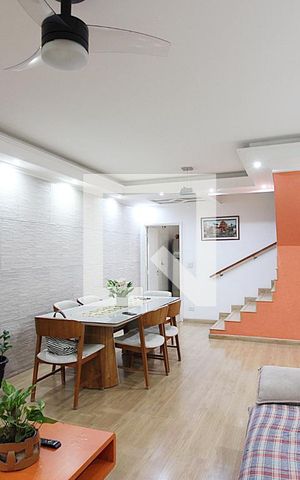 Casa à venda com 244m², 4 quartos e 2 vagasSala