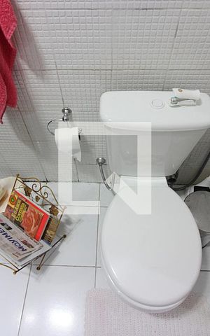 Casa à venda com 244m², 4 quartos e 2 vagasQuarto 1 - Suíte Banheiro