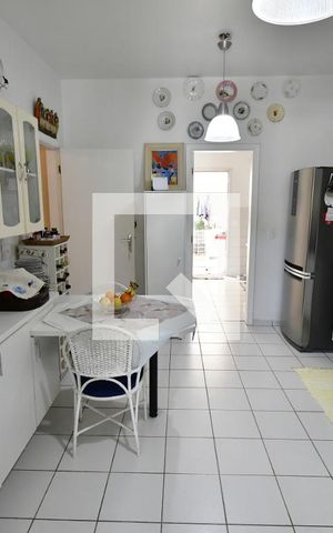 Casa de condomínio à venda com 250m², 4 quartos e 2 vagasCozinha