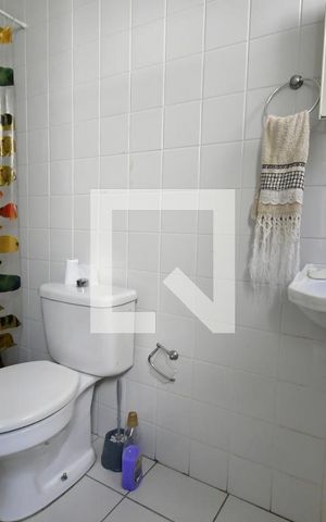 Casa de condomínio à venda com 250m², 4 quartos e 2 vagasBanheiro de serviço
