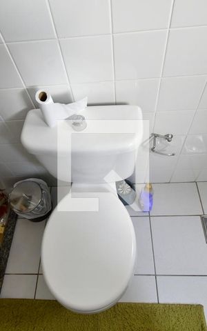 Casa de condomínio à venda com 250m², 4 quartos e 2 vagasBanheiro de serviço