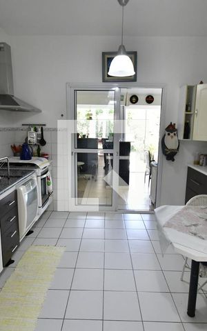 Casa de condomínio à venda com 250m², 4 quartos e 2 vagasCozinha