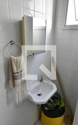 Casa de condomínio à venda com 250m², 4 quartos e 2 vagasBanheiro de serviço