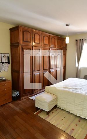Casa de condomínio à venda com 250m², 4 quartos e 2 vagasQuarto 3 - Suíte