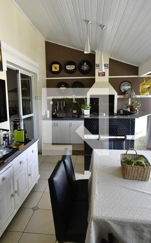 Casa de condomínio à venda com 250m², 4 quartos e 2 vagasVaranda gourmet