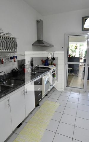 Casa de condomínio à venda com 250m², 4 quartos e 2 vagasCozinha