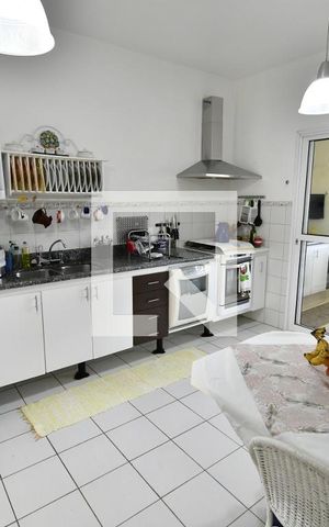 Casa de condomínio à venda com 250m², 4 quartos e 2 vagasCozinha