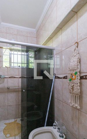 Casa à venda com 250m², 3 quartos e 2 vagasBanheiro da suíte