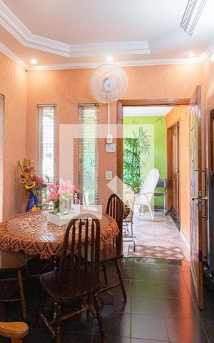 Casa à venda com 250m², 3 quartos e 2 vagasSala