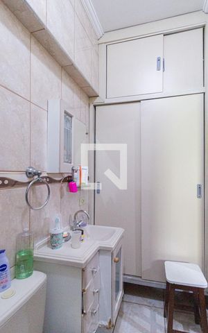 Casa à venda com 250m², 3 quartos e 2 vagasBanheiro da suíte