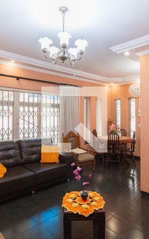 Casa à venda com 250m², 3 quartos e 2 vagasSala