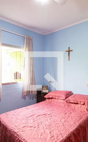 Casa à venda com 250m², 3 quartos e 2 vagasSuíte