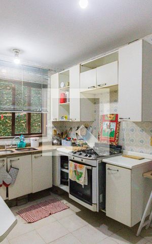 Casa à venda com 600m², 6 quartos e 3 vagas Casa à venda com 600m², 6 quartos e 3 vagasCozinha
