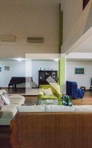 Casa à venda com 600m², 6 quartos e 3 vagas Casa à venda com 600m², 6 quartos e 3 vagasSala