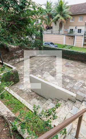 Casa à venda com 600m², 6 quartos e 3 vagas Casa à venda com 600m², 6 quartos e 3 vagasÁrea Externa