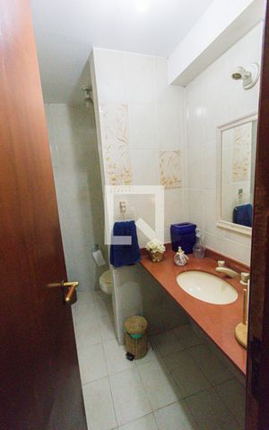Casa à venda com 600m², 6 quartos e 3 vagas Casa à venda com 600m², 6 quartos e 3 vagasLavabo