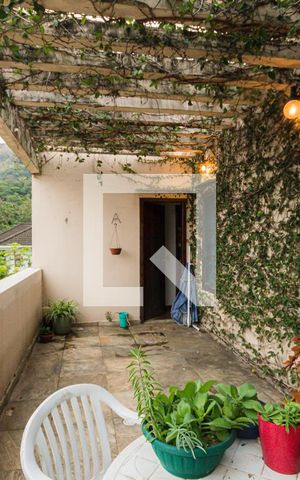 Casa à venda com 600m², 6 quartos e 3 vagas Casa à venda com 600m², 6 quartos e 3 vagasVaranda do Segundo Andar