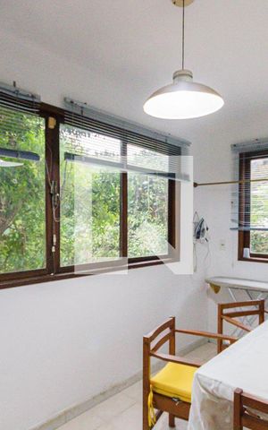 Casa à venda com 600m², 6 quartos e 3 vagas Casa à venda com 600m², 6 quartos e 3 vagasCopa