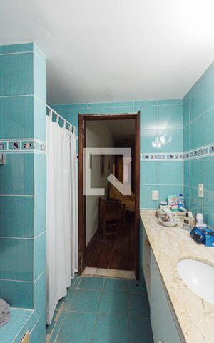 Casa à venda com 600m², 6 quartos e 3 vagas Casa à venda com 600m², 6 quartos e 3 vagasBanheiro da Suíte