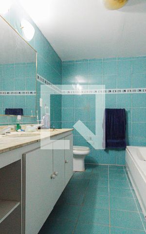 Casa à venda com 600m², 6 quartos e 3 vagas Casa à venda com 600m², 6 quartos e 3 vagasBanheiro da Suíte