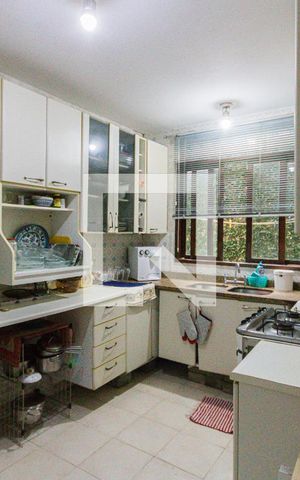 Casa à venda com 600m², 6 quartos e 3 vagas Casa à venda com 600m², 6 quartos e 3 vagasCozinha