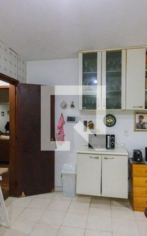 Casa à venda com 600m², 6 quartos e 3 vagas Casa à venda com 600m², 6 quartos e 3 vagasCozinha