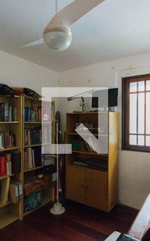 Casa à venda com 600m², 6 quartos e 3 vagas Casa à venda com 600m², 6 quartos e 3 vagasQuarto 2