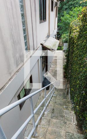 Casa à venda com 600m², 6 quartos e 3 vagas Casa à venda com 600m², 6 quartos e 3 vagasÁrea Externa
