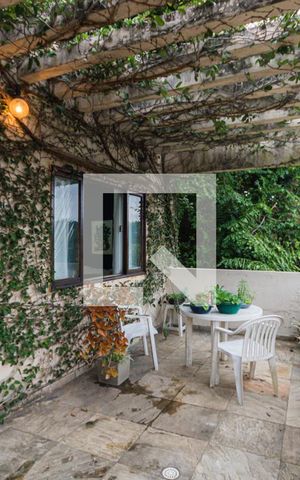 Casa à venda com 600m², 6 quartos e 3 vagas Casa à venda com 600m², 6 quartos e 3 vagasVaranda do Segundo Andar