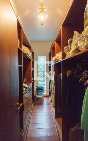Casa à venda com 600m², 6 quartos e 3 vagas Casa à venda com 600m², 6 quartos e 3 vagasCloset da Suíte