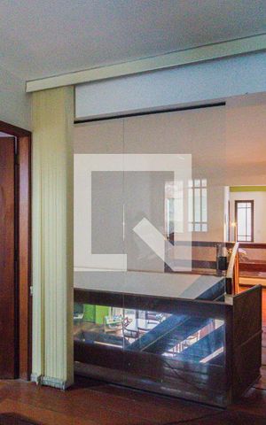 Casa à venda com 600m², 6 quartos e 3 vagas Casa à venda com 600m², 6 quartos e 3 vagasQuarto 2