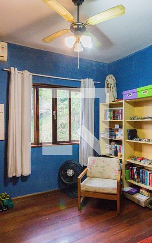 Casa à venda com 600m², 6 quartos e 3 vagas Casa à venda com 600m², 6 quartos e 3 vagasQuarto 3