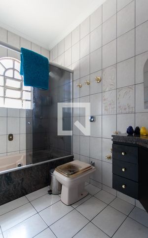 Casa à venda com 302m², 4 quartos e 2 vagasBanheiro da Suíte 1