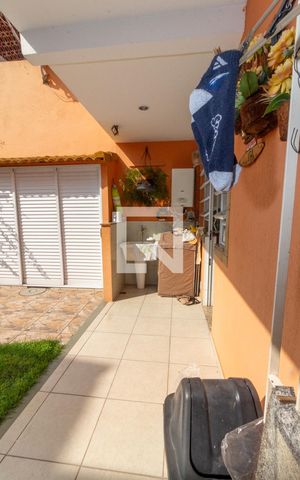 Casa à venda com 216m², 3 quartos e 2 vagas Casa à venda com 216m², 3 quartos e 2 vagasÁrea de Serviço