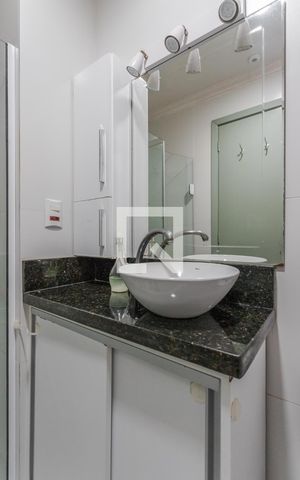 Apartamento à venda com 75m², 2 quartos e 1 vaga Apartamento à venda com 75m², 2 quartos e 1 vagaBanheiro