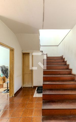 Casa à venda com 304m², 7 quartos e 4 vagasEscada