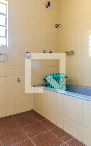 Casa à venda com 304m², 7 quartos e 4 vagasBanheiro da Suíte 2