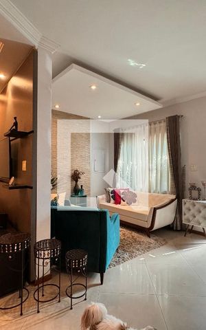 Casa à venda com 140m², 3 quartos e 2 vagas Casa à venda com 140m², 3 quartos e 2 vagasSala