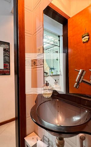 Casa à venda com 140m², 3 quartos e 2 vagas Casa à venda com 140m², 3 quartos e 2 vagasLavabo