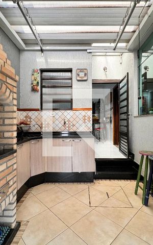 Casa à venda com 140m², 3 quartos e 2 vagas Casa à venda com 140m², 3 quartos e 2 vagasChurrasqueira